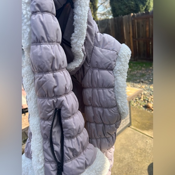 Calvin Klein - Picture 4 of 5